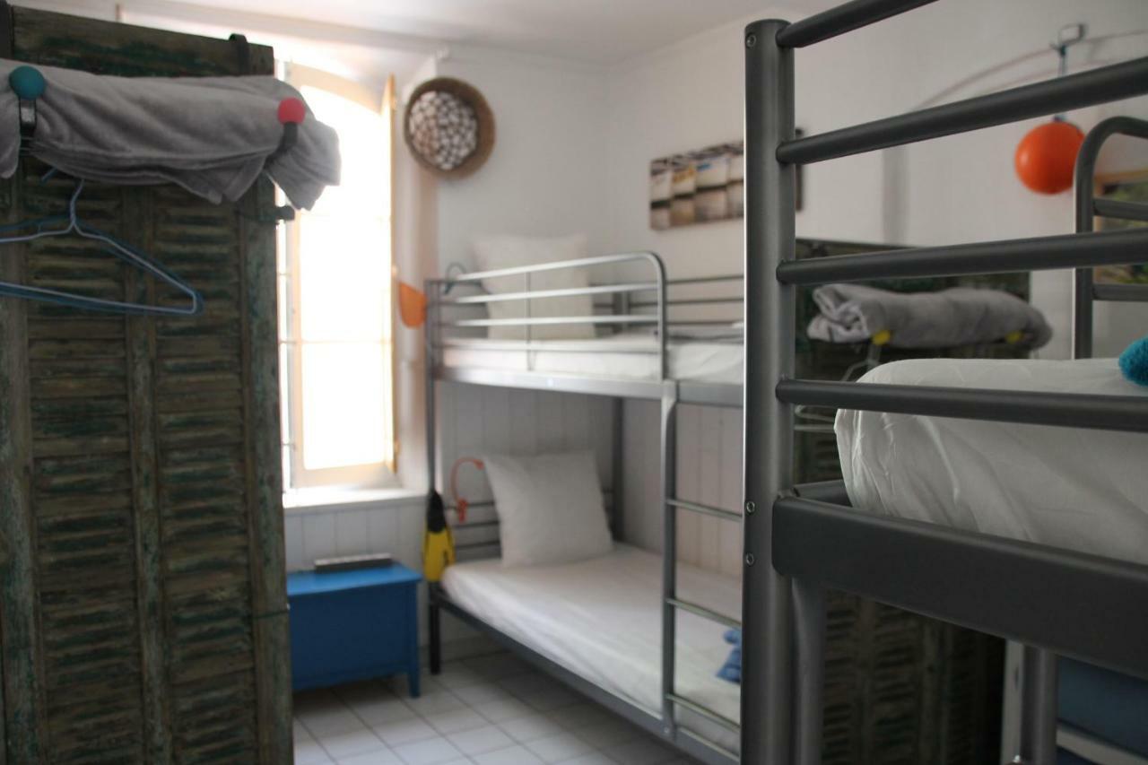 Au Petit Chez Soi Hostel Cassis Bagian luar foto
