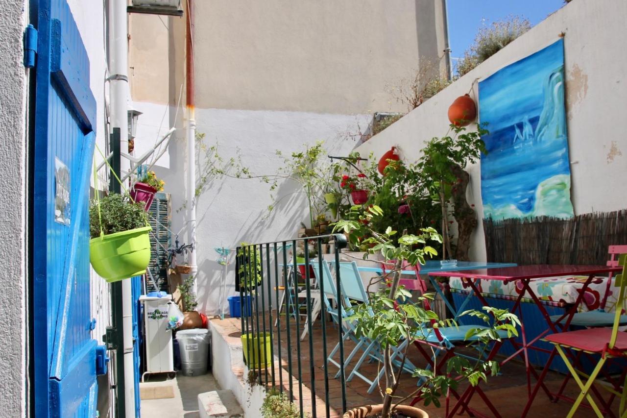 Au Petit Chez Soi Hostel Cassis Bagian luar foto